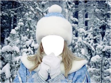Снегурочка - коллаж. Фотомонтаж для девушек. Блондинка в костюме Снегурочки. Голубая шубка и шапочка. Зимний лес в снегу.